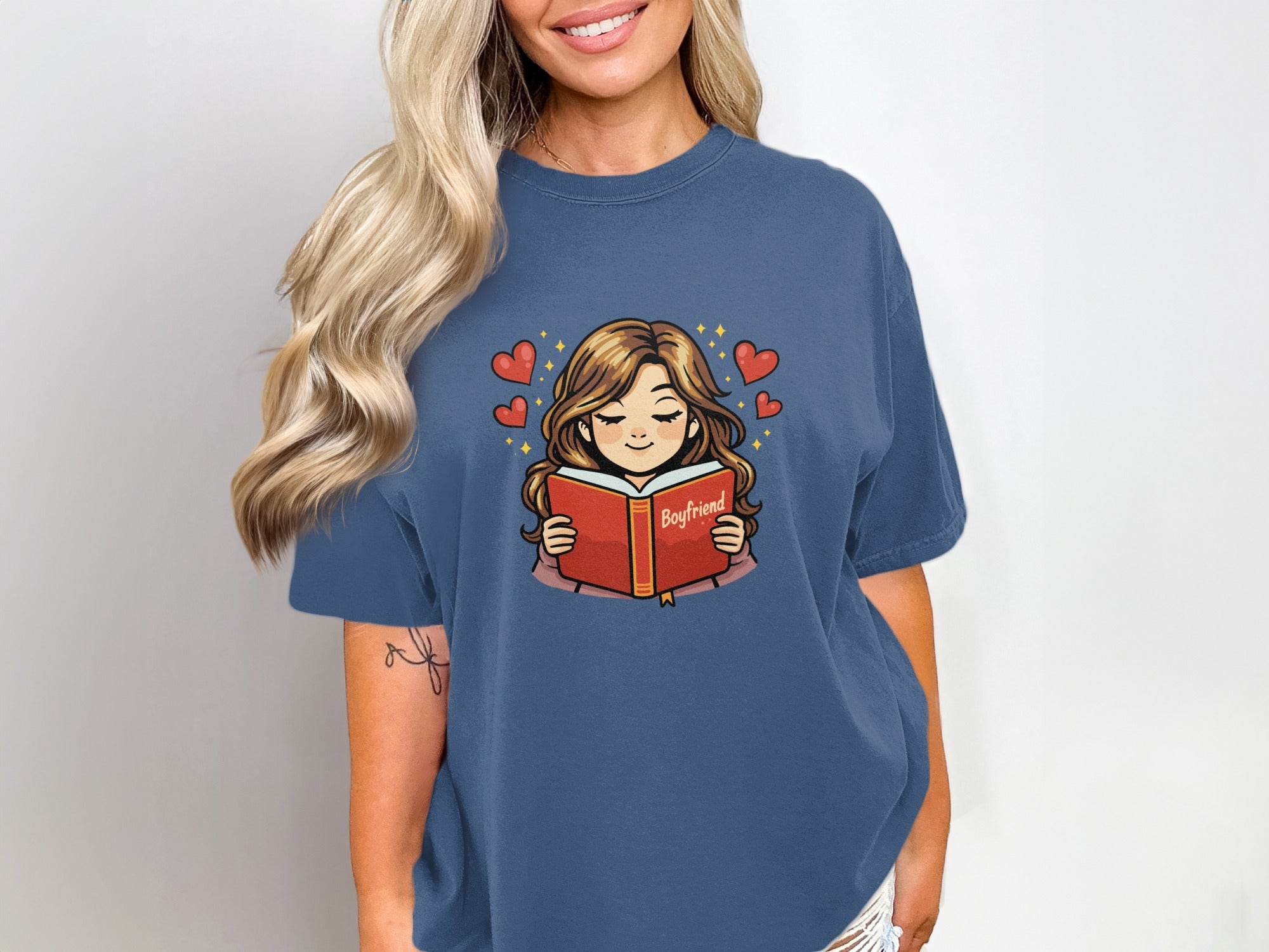 Cute Girl Reading Boyfriend Book Graphic Print T-shirt